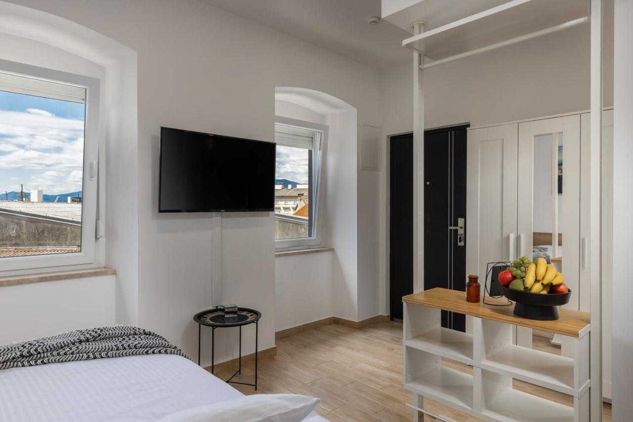 Agostini - Self Check-In Studios - Free Gated Parking On Site Rijeka Exterior photo