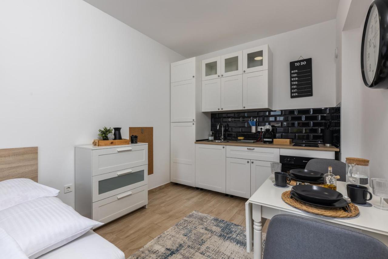 Agostini - Self Check-In Studios - Free Gated Parking On Site Rijeka Exterior photo