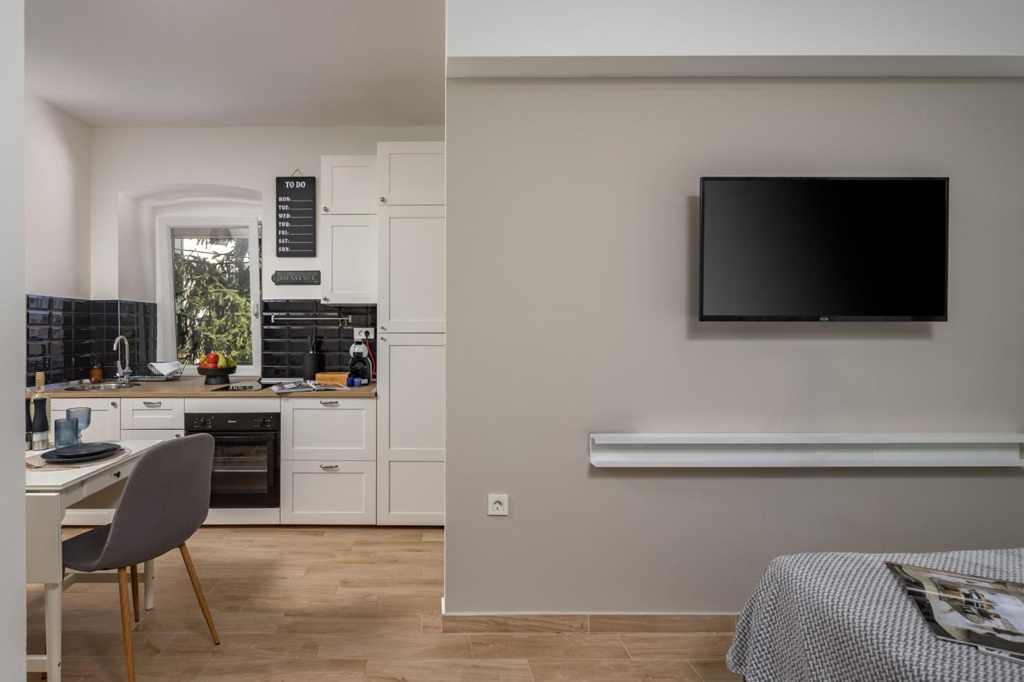 Agostini - Self Check-In Studios - Free Gated Parking On Site Rijeka Exterior photo